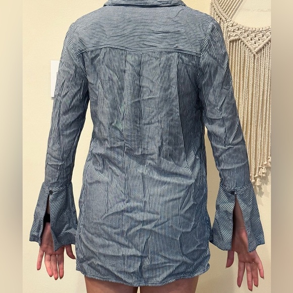 Button Up Top - Picture 2 of 4